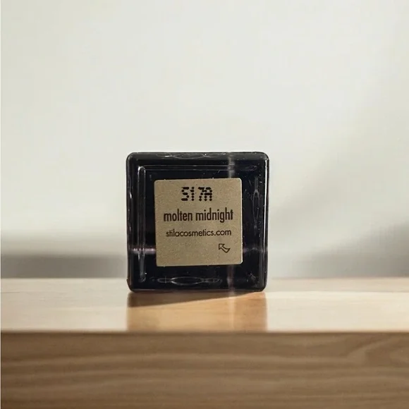 NIB Glitter & Glow Liquid Eye Shadow Molten Midnightght - Picture 7 of 7